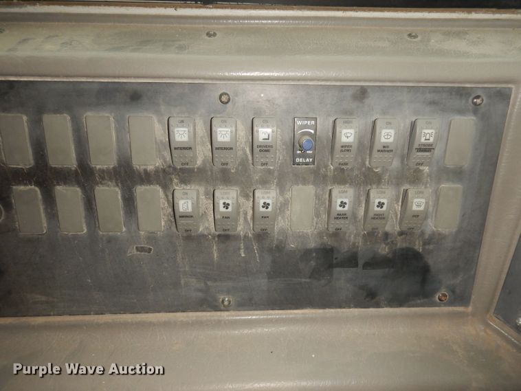 image for item DT9881 2004 Freightliner FS65  school bus