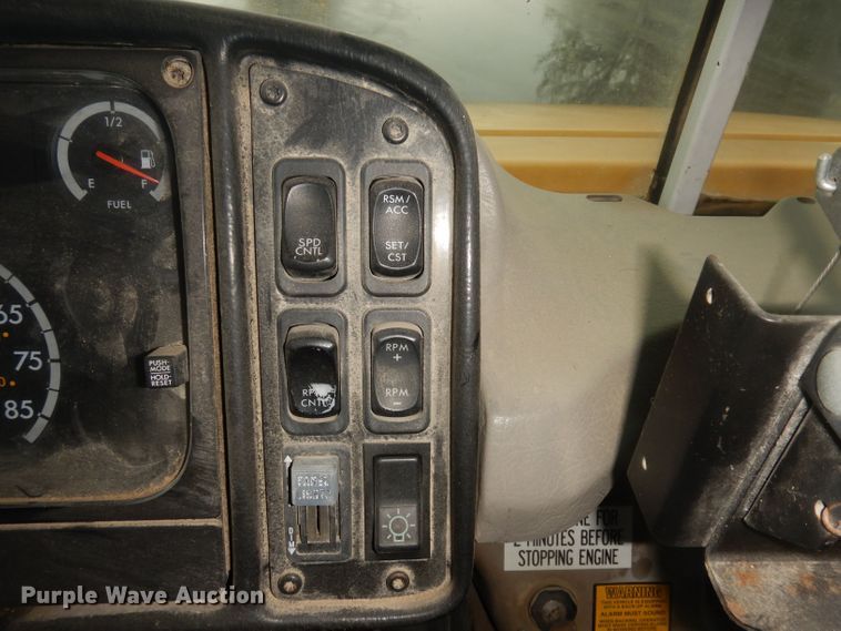 image for item DT9881 2004 Freightliner FS65  school bus