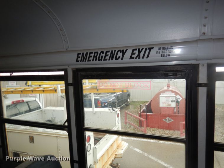 image for item DT9881 2004 Freightliner FS65  school bus