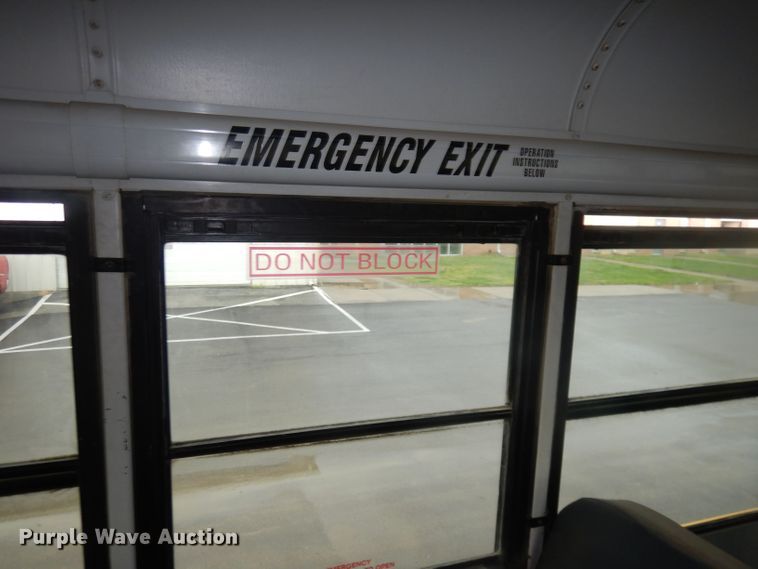 image for item DT9881 2004 Freightliner FS65  school bus