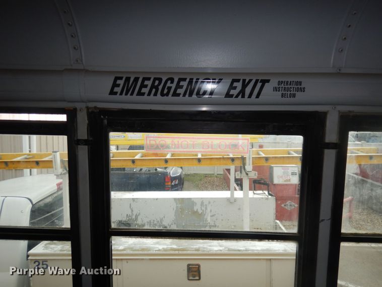 image for item DT9881 2004 Freightliner FS65  school bus