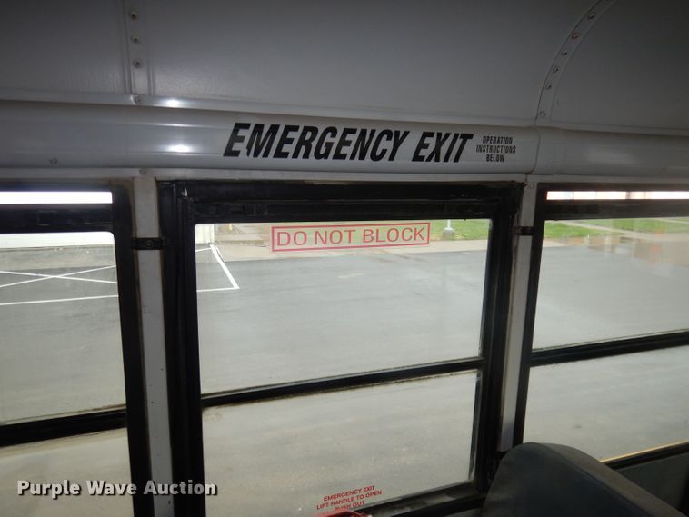 image for item DT9881 2004 Freightliner FS65  school bus