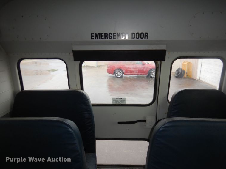 image for item DT9881 2004 Freightliner FS65  school bus