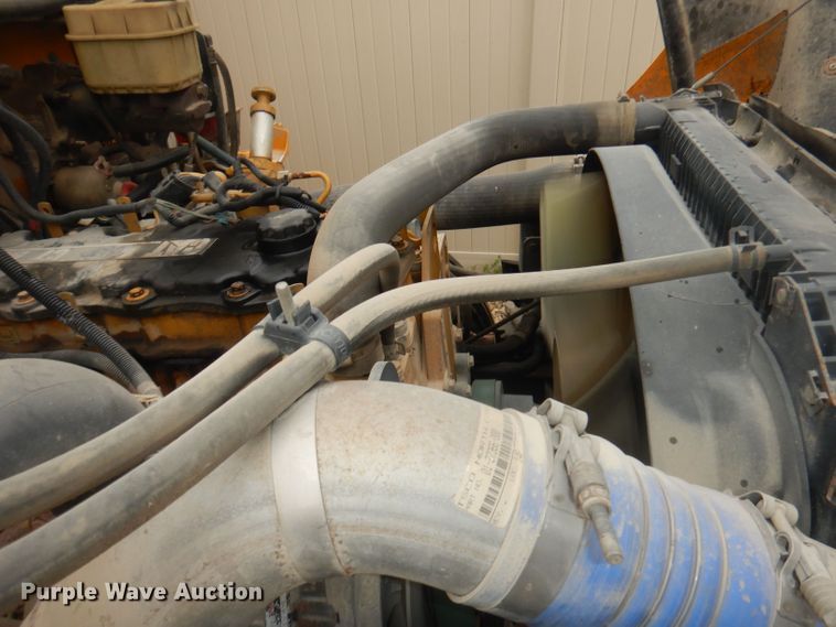 image for item DT9882 2004 Freightliner FS65  school bus