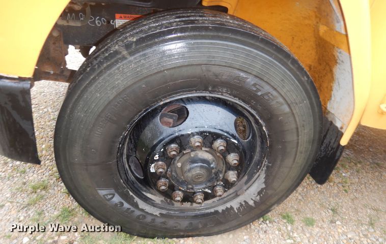 image for item DT9882 2004 Freightliner FS65  school bus