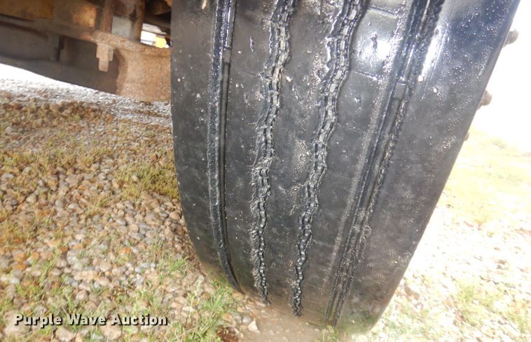 image for item DT9882 2004 Freightliner FS65  school bus