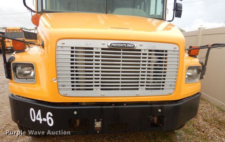 image for item DT9882 2004 Freightliner FS65  school bus