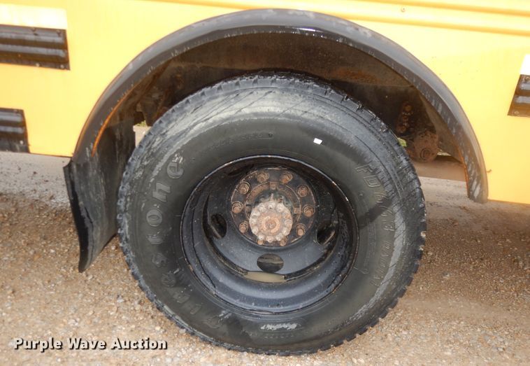 image for item DT9882 2004 Freightliner FS65  school bus