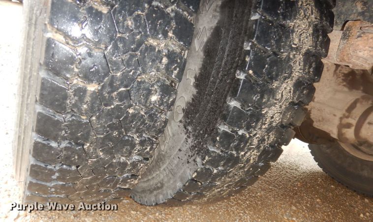 image for item DT9882 2004 Freightliner FS65  school bus