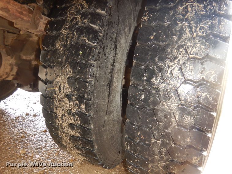 image for item DT9882 2004 Freightliner FS65  school bus