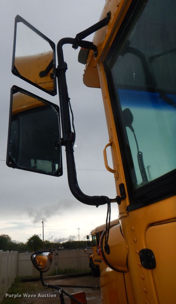 image for item DT9882 2004 Freightliner FS65  school bus