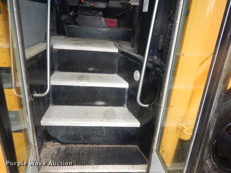 image for item DT9882 2004 Freightliner FS65  school bus