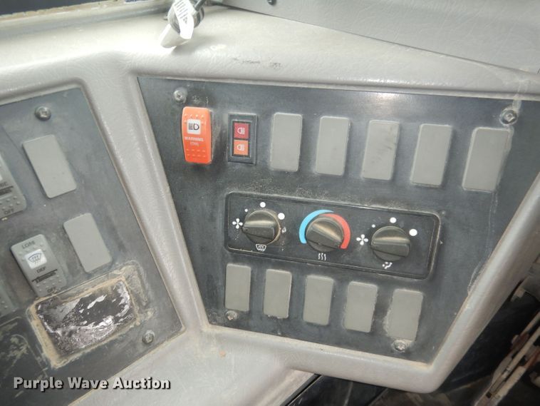 image for item DT9882 2004 Freightliner FS65  school bus