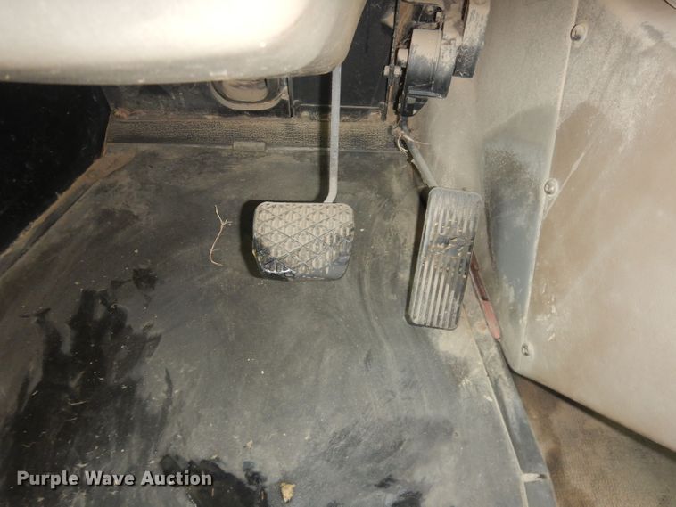 image for item DT9882 2004 Freightliner FS65  school bus