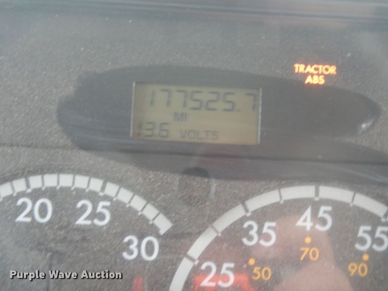 image for item DT9882 2004 Freightliner FS65  school bus