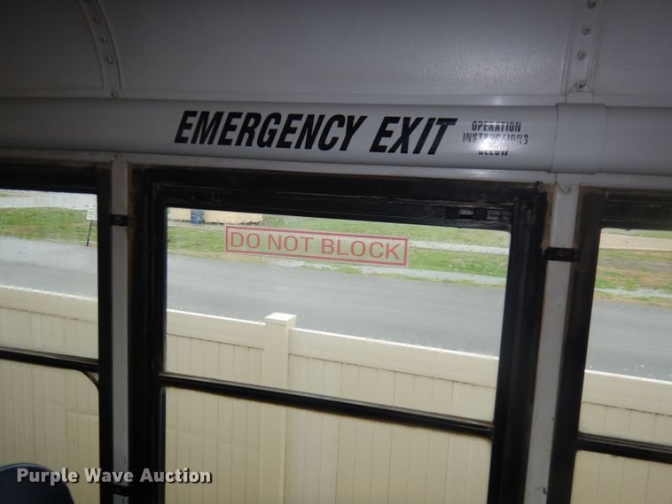 image for item DT9882 2004 Freightliner FS65  school bus