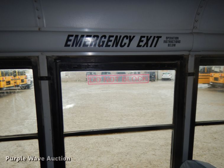 image for item DT9882 2004 Freightliner FS65  school bus