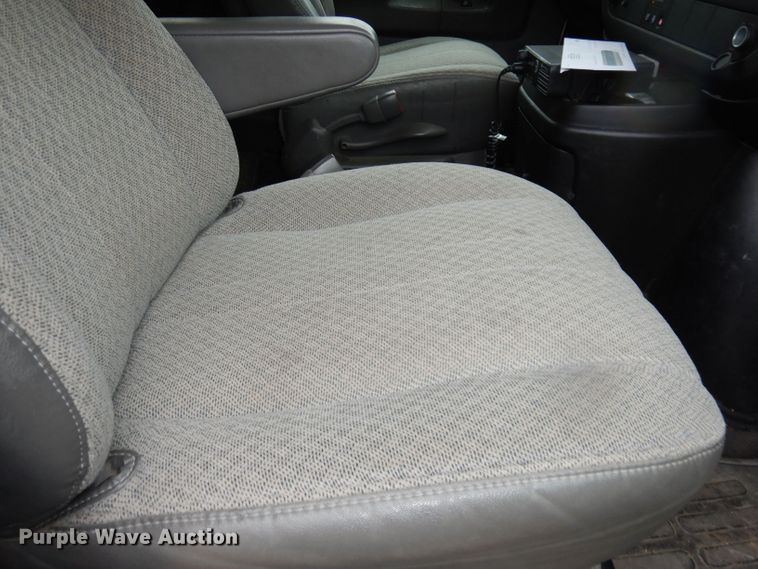 image for item DT9883 2012 Chevrolet Express 1500  van