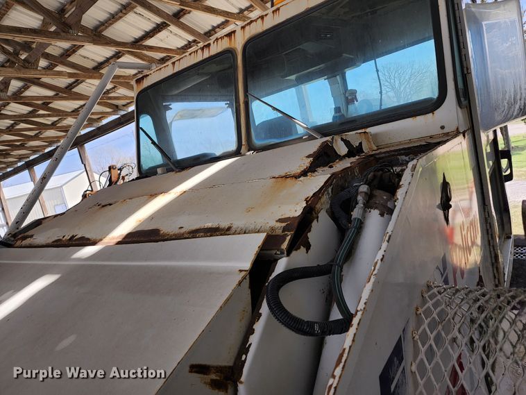 image for item IF9490 Elgin Pelican  street sweeper