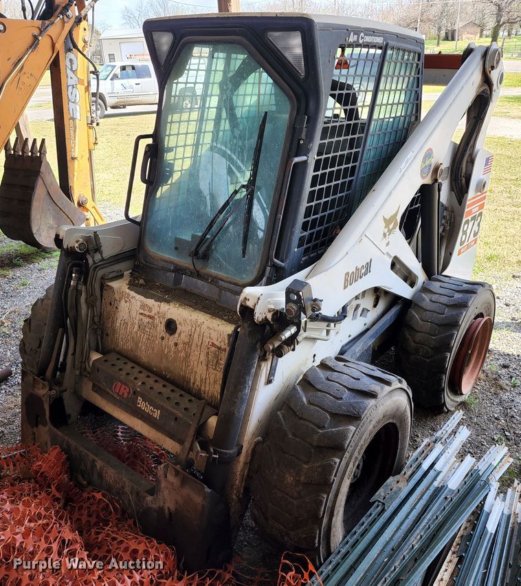 image for item IF9491 2002 Bobcat 873  skid steer loader