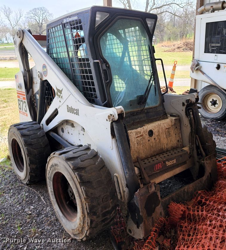 image for item IF9491 2002 Bobcat 873  skid steer loader