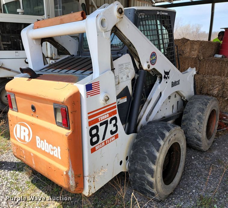 image for item IF9491 2002 Bobcat 873  skid steer loader