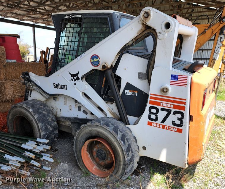 image for item IF9491 2002 Bobcat 873  skid steer loader