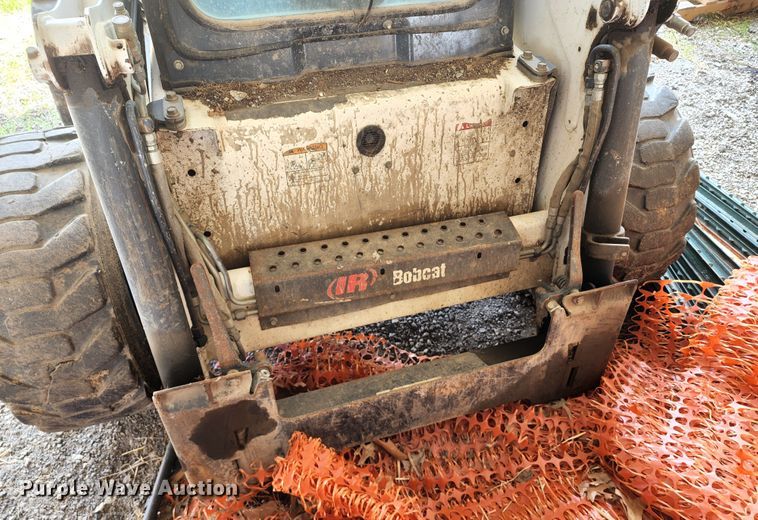 image for item IF9491 2002 Bobcat 873  skid steer loader