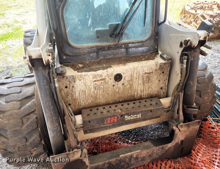 image for item IF9491 2002 Bobcat 873  skid steer loader