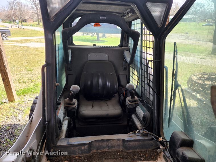 image for item IF9491 2002 Bobcat 873  skid steer loader