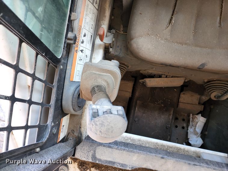 image for item IF9491 2002 Bobcat 873  skid steer loader