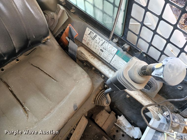 image for item IF9491 2002 Bobcat 873  skid steer loader