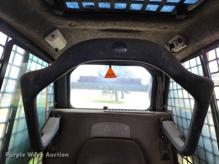 image for item IF9491 2002 Bobcat 873  skid steer loader