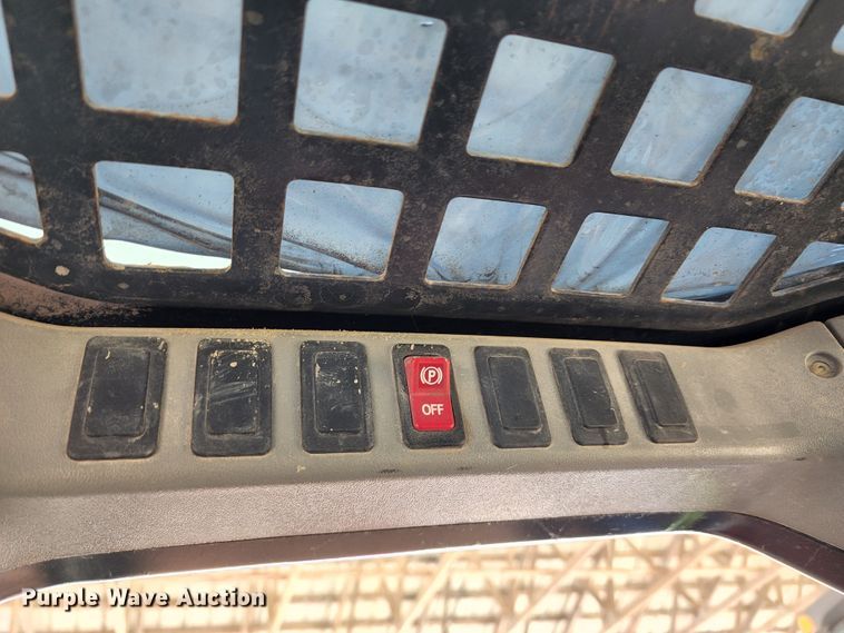 image for item IF9491 2002 Bobcat 873  skid steer loader