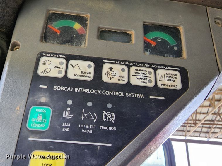 image for item IF9491 2002 Bobcat 873  skid steer loader