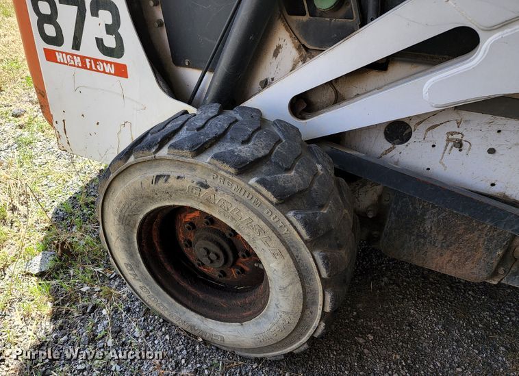 image for item IF9491 2002 Bobcat 873  skid steer loader