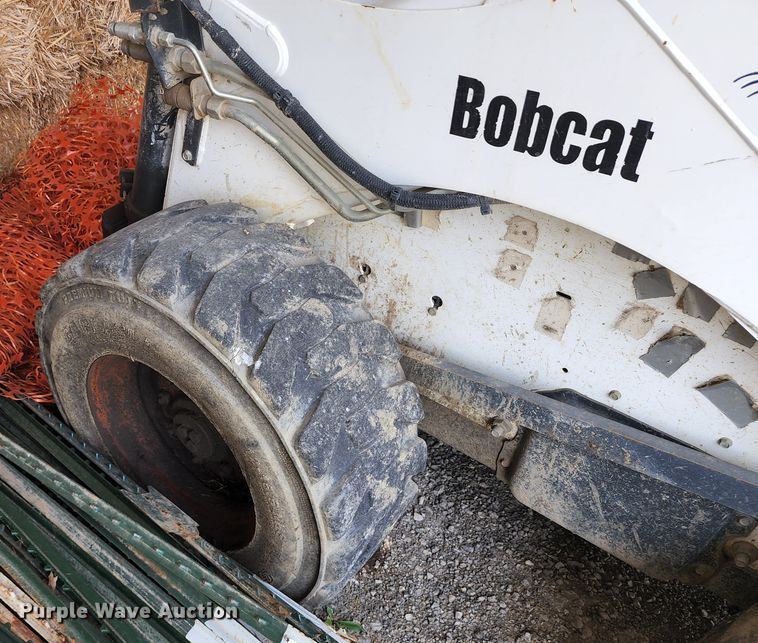 image for item IF9491 2002 Bobcat 873  skid steer loader