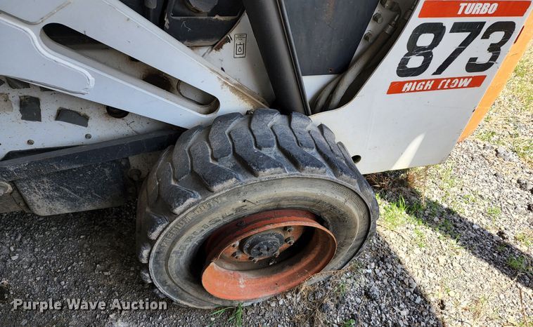 image for item IF9491 2002 Bobcat 873  skid steer loader