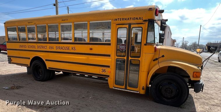 image for item IG9433 2001 International 3000  school bus