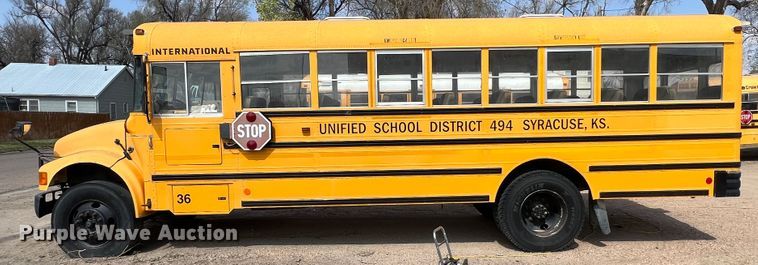 image for item IG9433 2001 International 3000  school bus