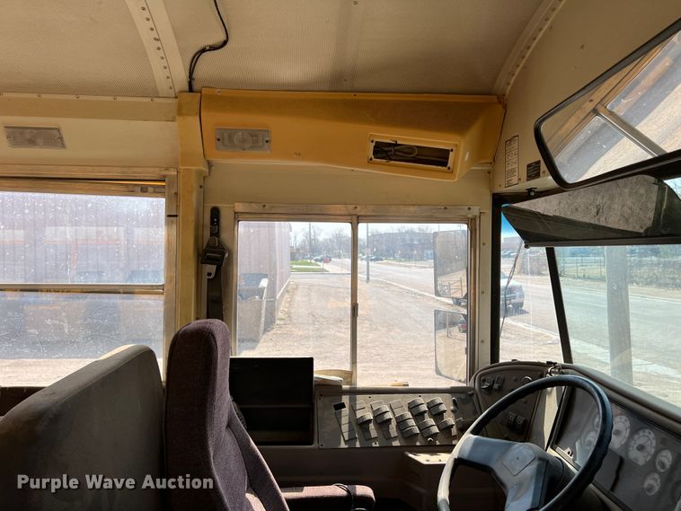 image for item IG9433 2001 International 3000  school bus
