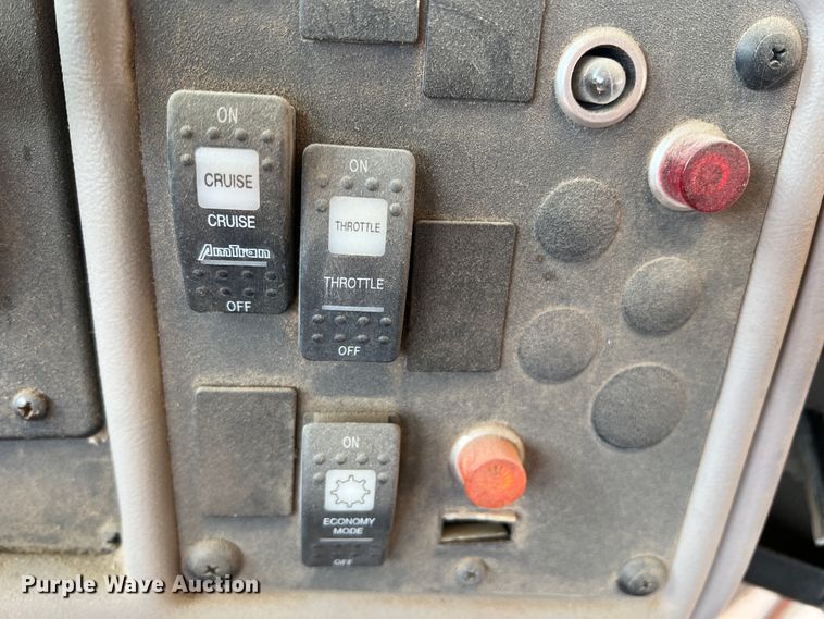 image for item IG9433 2001 International 3000  school bus