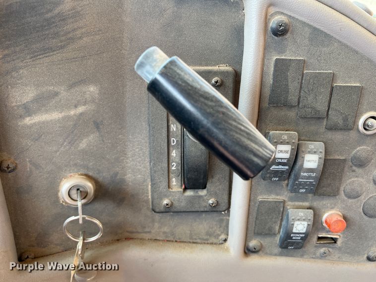 image for item IG9433 2001 International 3000  school bus