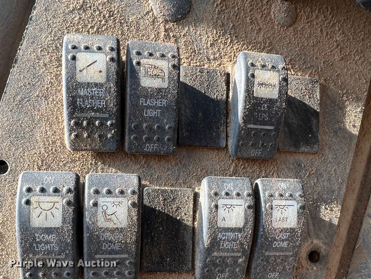 image for item IG9433 2001 International 3000  school bus