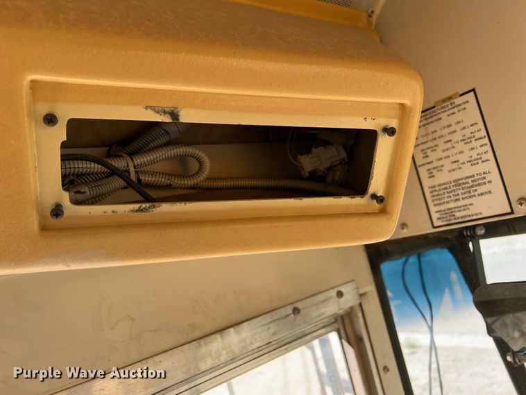 image for item IG9433 2001 International 3000  school bus