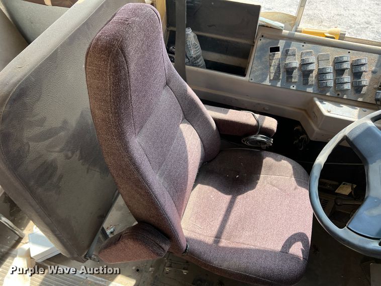 image for item IG9433 2001 International 3000  school bus