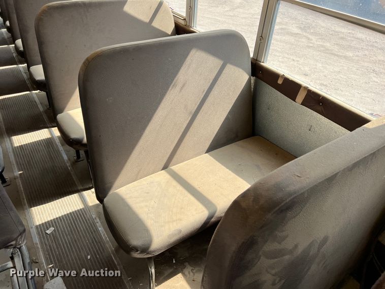 image for item IG9433 2001 International 3000  school bus