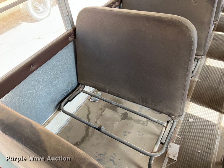 image for item IG9433 2001 International 3000  school bus