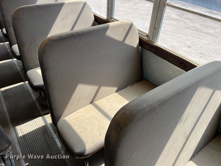 image for item IG9433 2001 International 3000  school bus