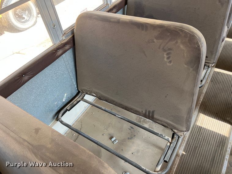 image for item IG9433 2001 International 3000  school bus